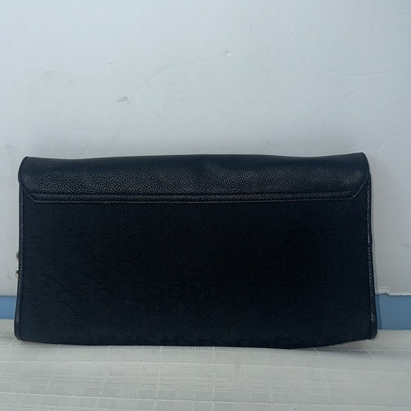 DKNY T&C W/D Town Country Classic Hardware Bag Purse Clutch Wristlet - Picture 3 of 11